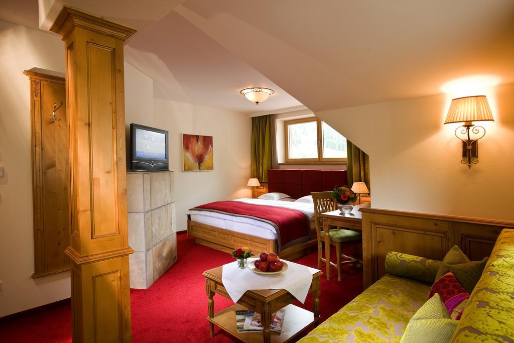Hotel Auenhof レッヒ エクステリア 写真